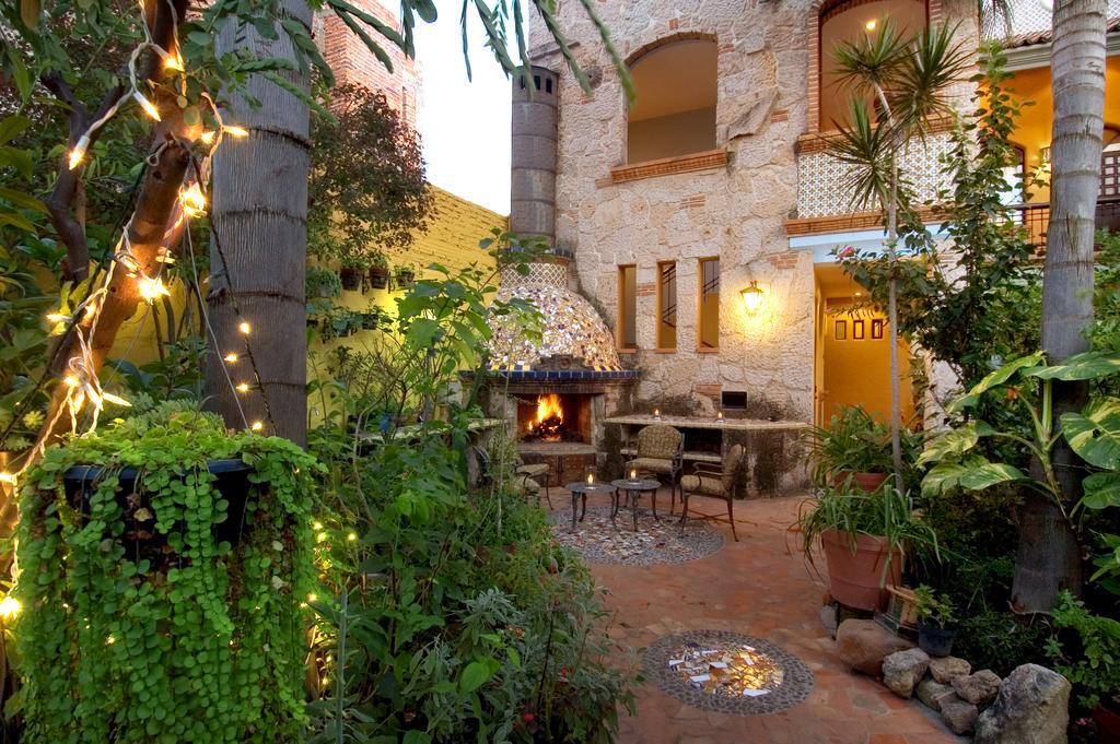 Casa De Las Flores Bed & Breakfast Tlaquepaque Exterior photo