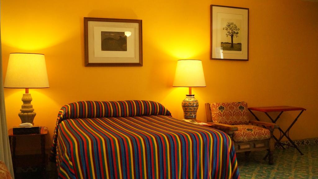 Casa De Las Flores Bed & Breakfast Tlaquepaque Room photo