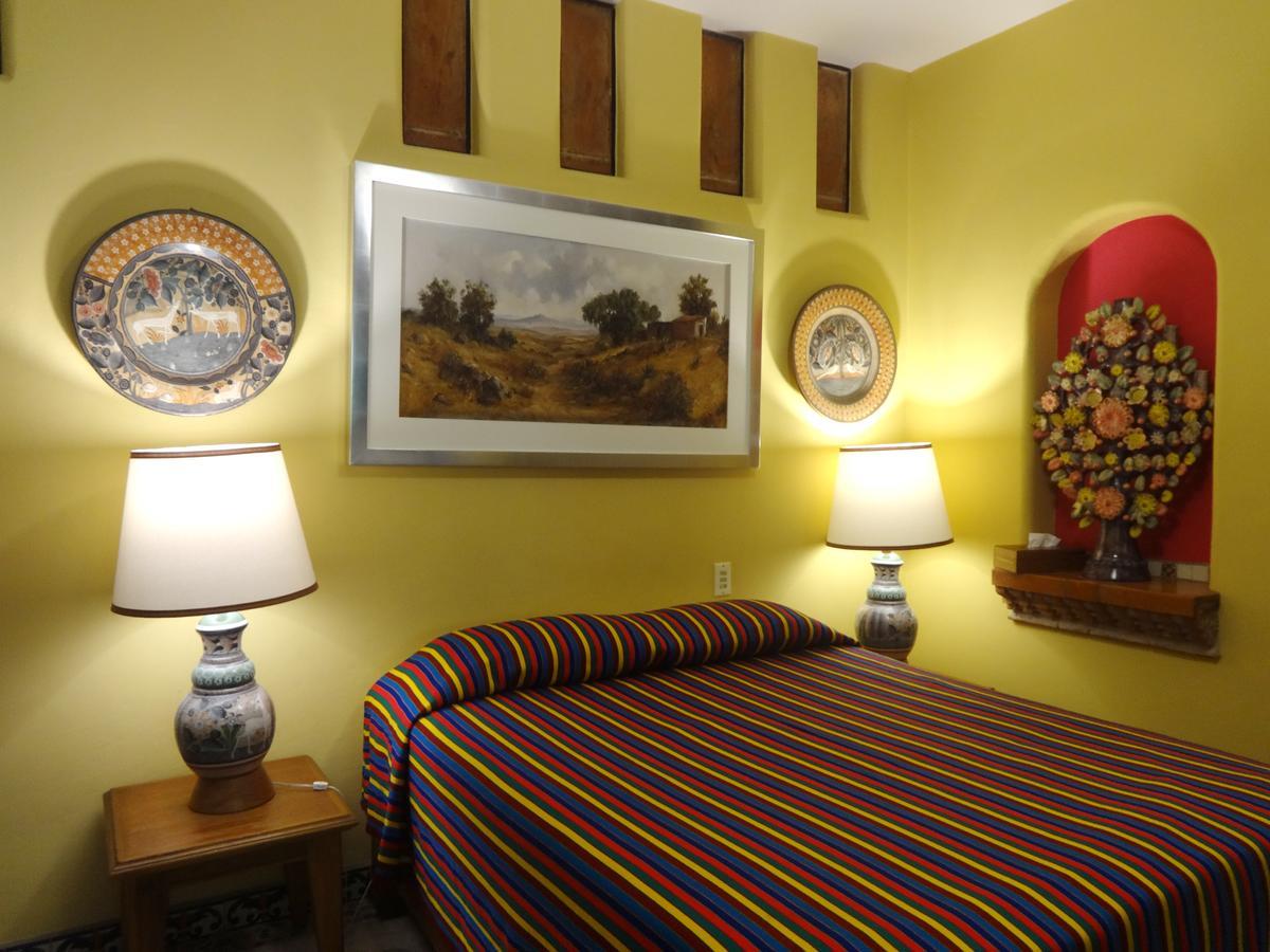 Casa De Las Flores Bed & Breakfast Tlaquepaque Exterior photo
