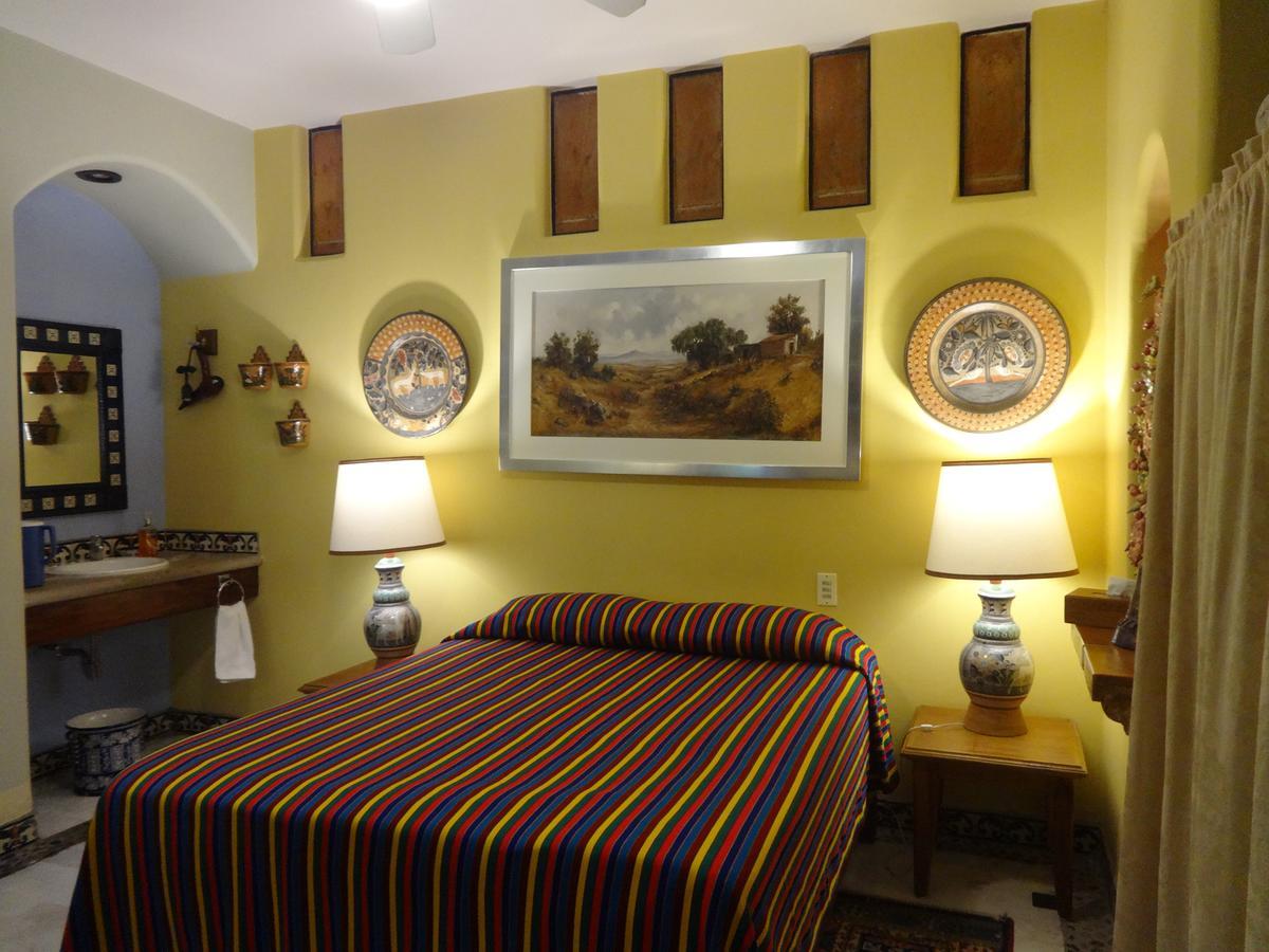 Casa De Las Flores Bed & Breakfast Tlaquepaque Exterior photo